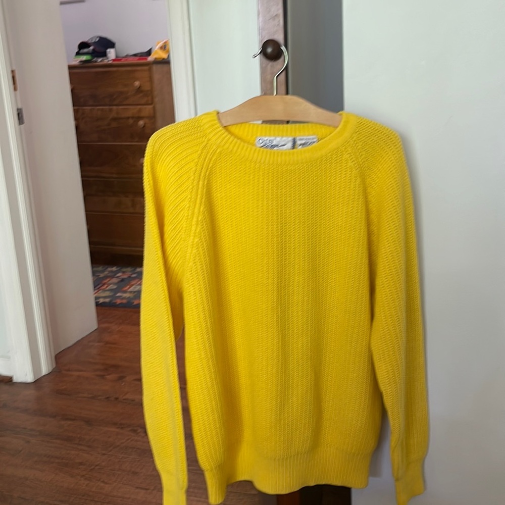 Vintage 80’s shaker knit sweater . Smoke free home, fits like a medium
